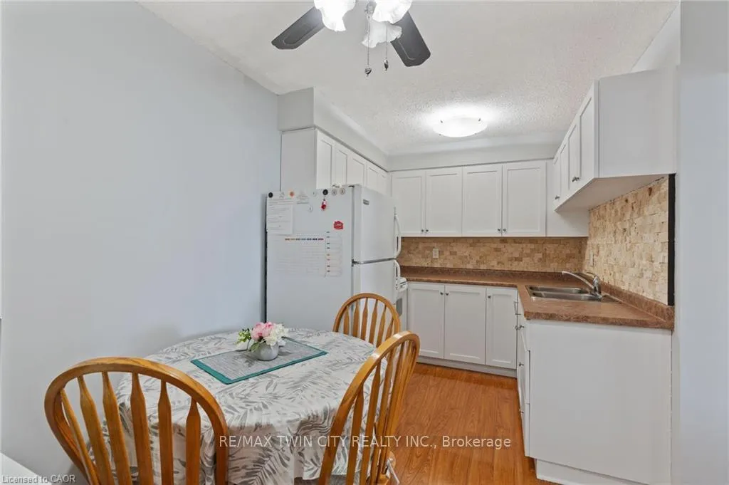 Photo 25 of 225 harvard Place E, Waterloo, Lincoln Heights — HOMEH