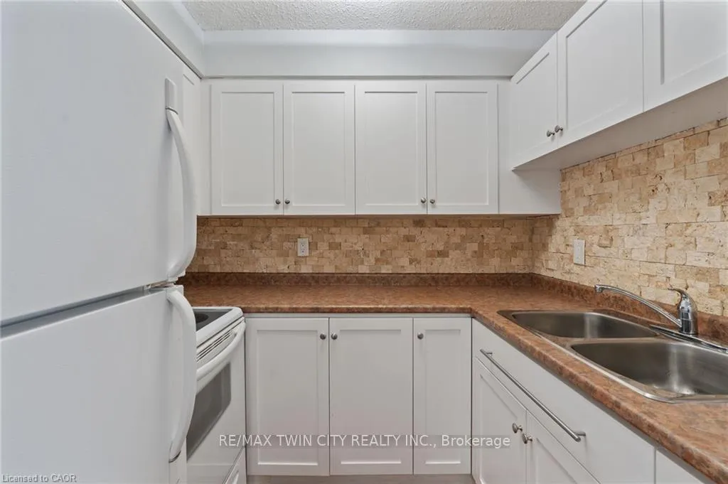 Photo 27 of 225 harvard Place E, Waterloo, Lincoln Heights — HOMEH