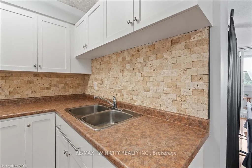 Photo 28 of 225 harvard Place E, Waterloo, Lincoln Heights — HOMEH