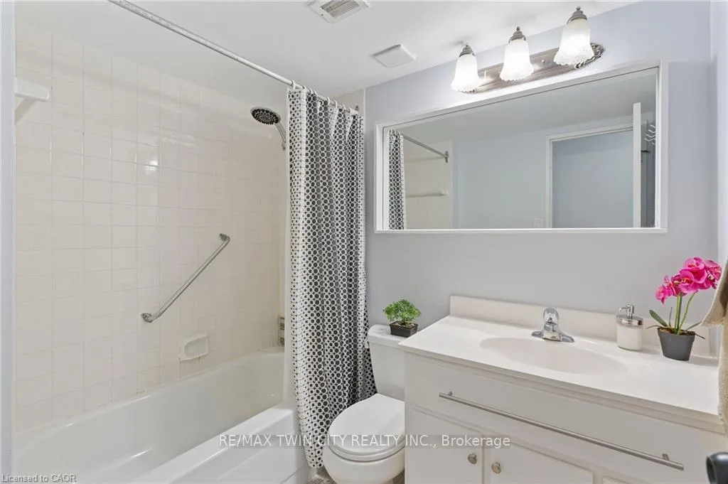 Photo 35 of 225 harvard Place E, Waterloo, Lincoln Heights — HOMEH