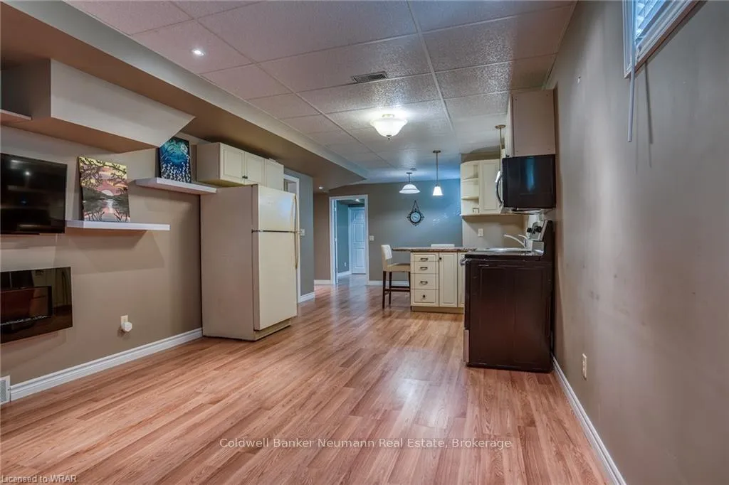 Photo 4 of Unit LOWER, 19 Peachtree Crescent, Guelph, Willow West/Sugarbush/West Acres — HOMEH