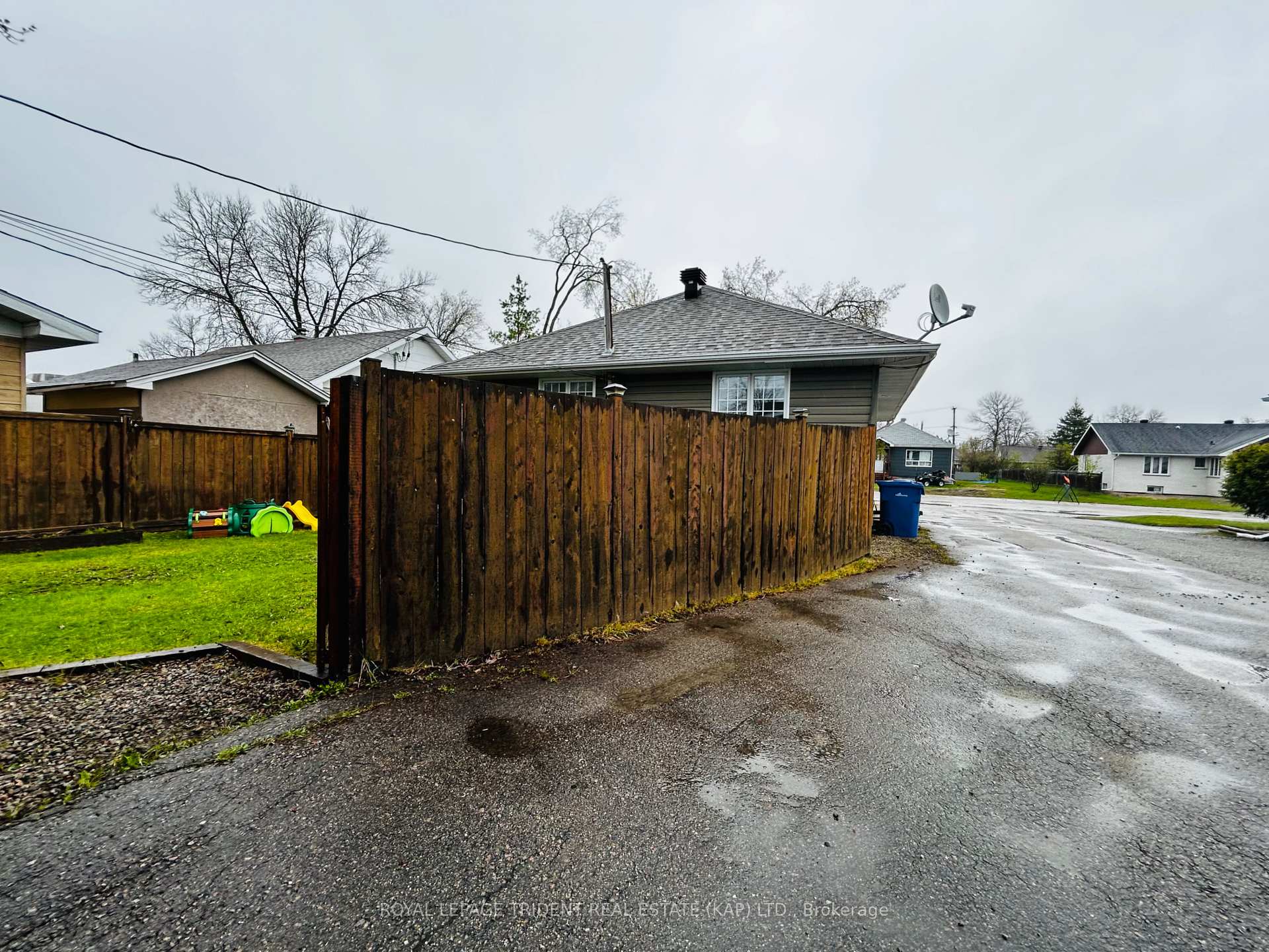 Photo 6 of 14 Elm Street W, Kapuskasing — HOMEH