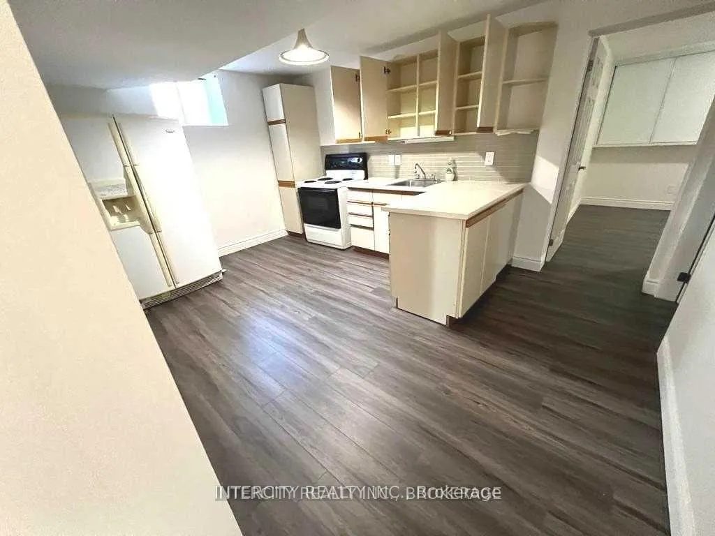 Photo 5 of Unit Walkout Basment, 5 Browning Trail, Barrie, Letitia Heights — HOMEH