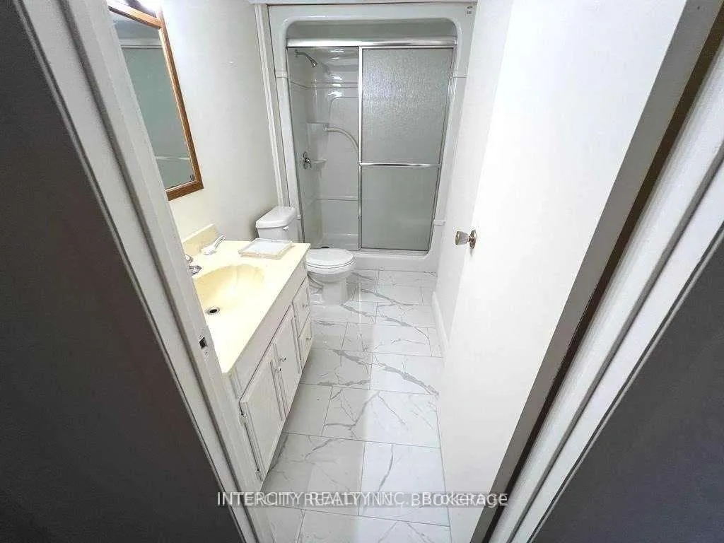 Photo 8 of Unit Walkout Basment, 5 Browning Trail, Barrie, Letitia Heights — HOMEH