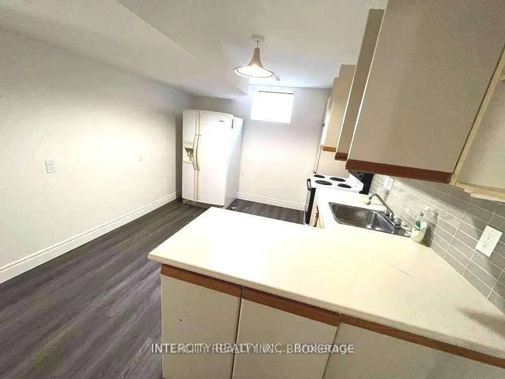 Photo 9 of Unit Walkout Basment, 5 Browning Trail, Barrie, Letitia Heights — HOMEH