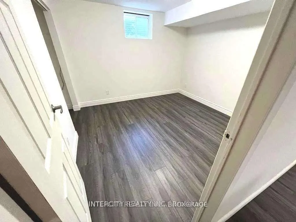 Photo 10 of Unit Walkout Basment, 5 Browning Trail, Barrie, Letitia Heights — HOMEH