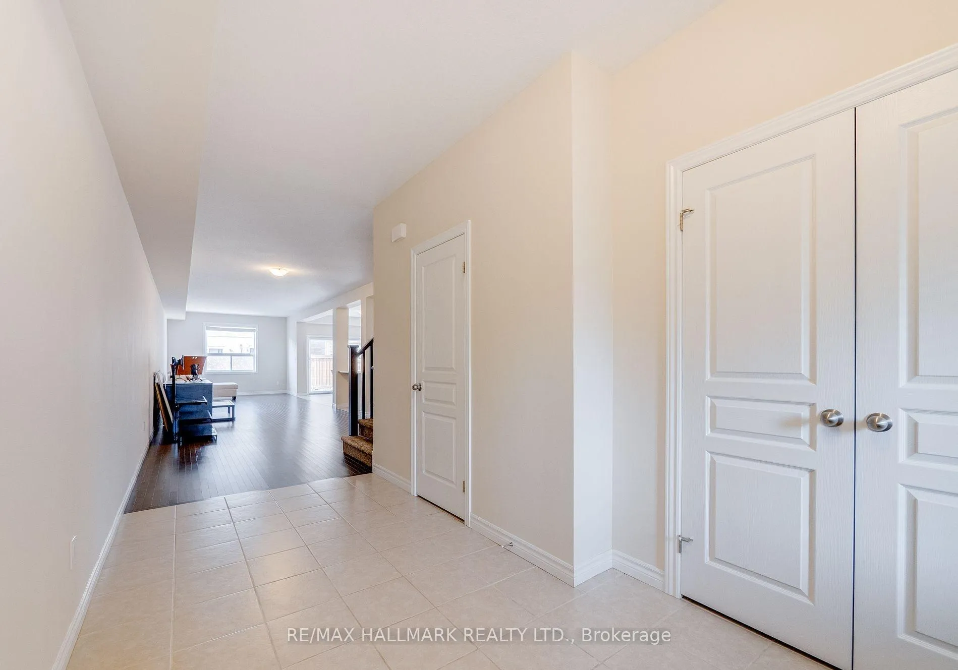Photo 4 of Unit Upper Bdrm, 11 Burcombe Cross, Guelph, Pineridge/Westminster Woods — HOMEH