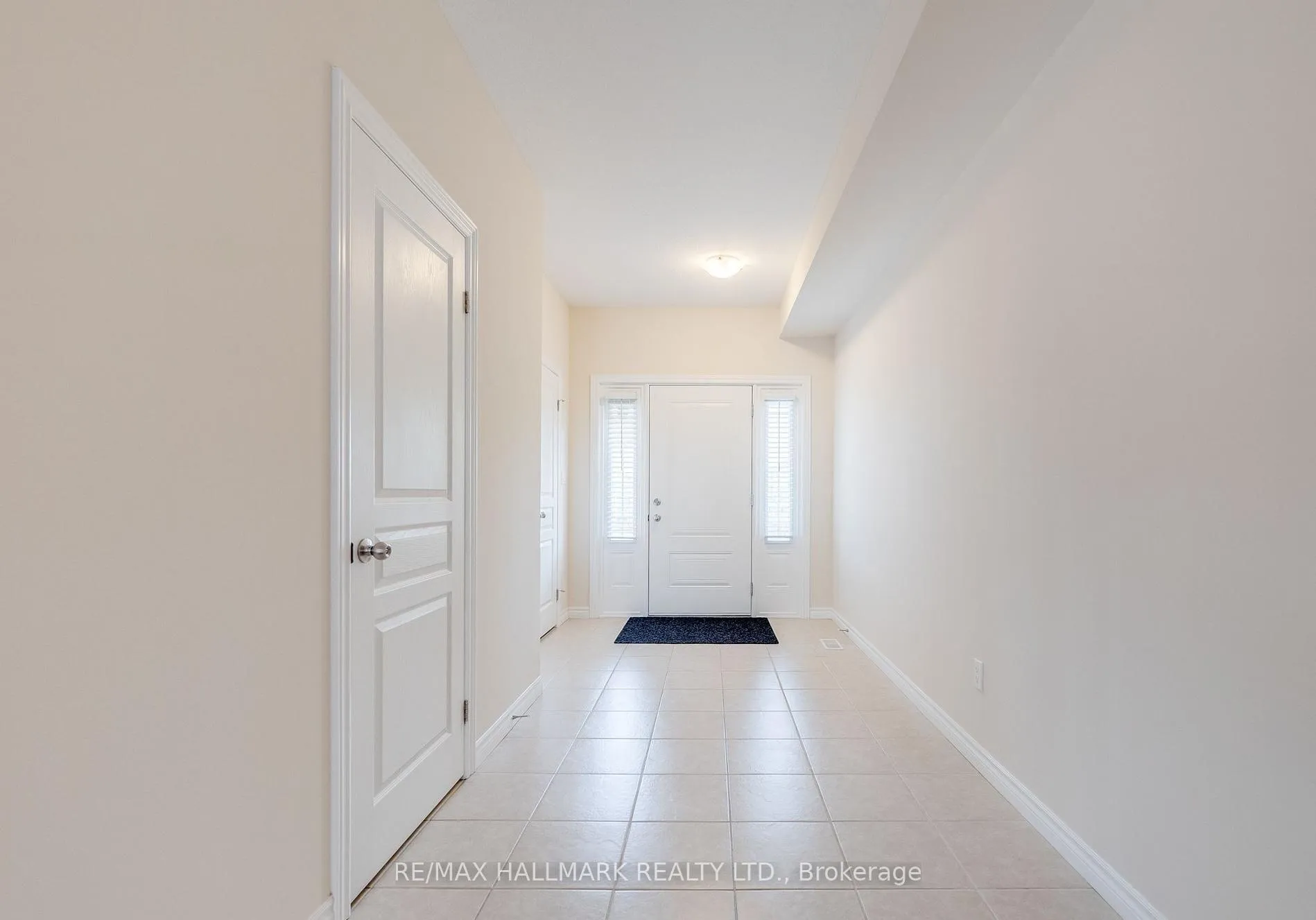 Photo 5 of Unit Upper Bdrm, 11 Burcombe Cross, Guelph, Pineridge/Westminster Woods — HOMEH