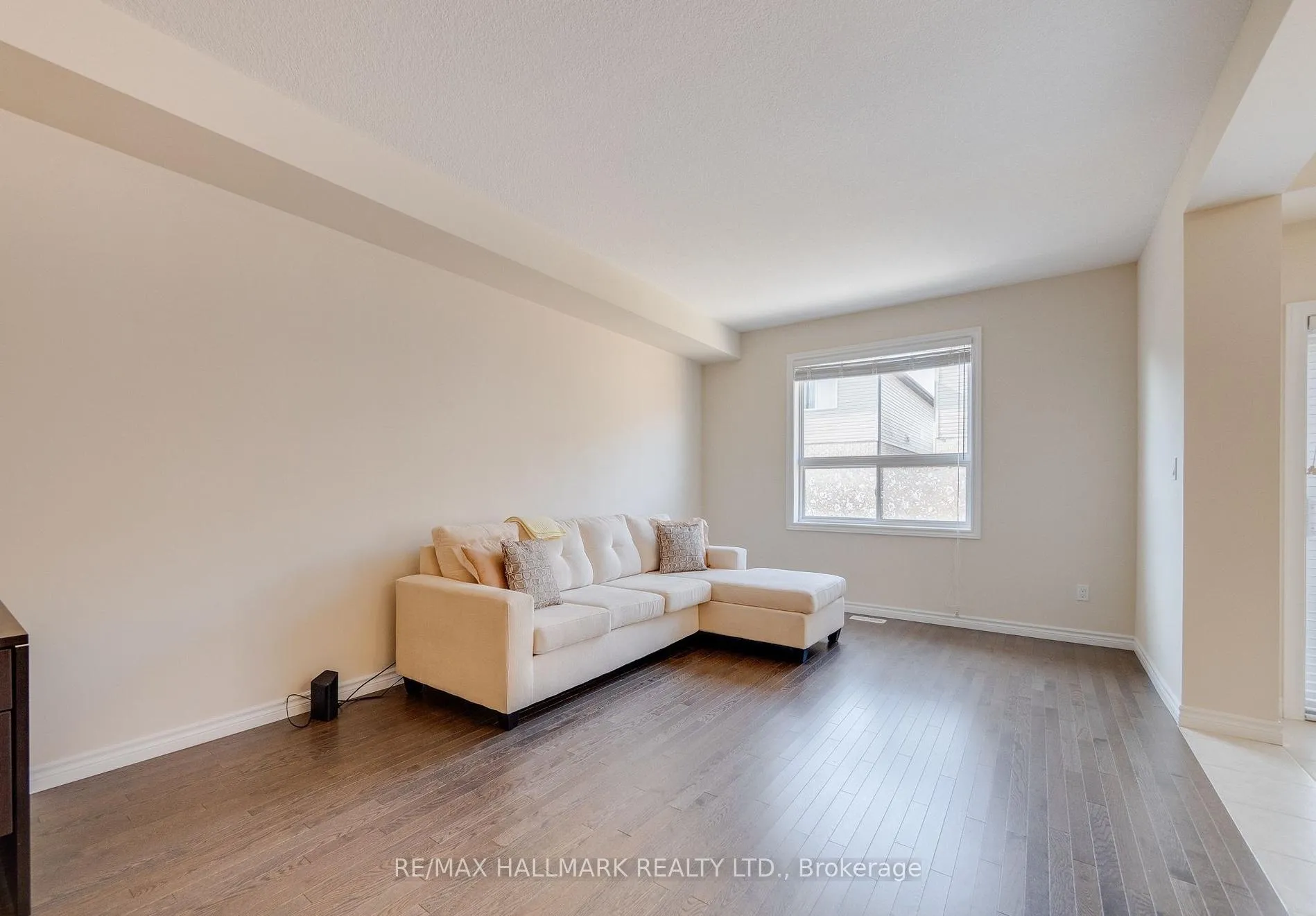 Photo 9 of Unit Upper Bdrm, 11 Burcombe Cross, Guelph, Pineridge/Westminster Woods — HOMEH