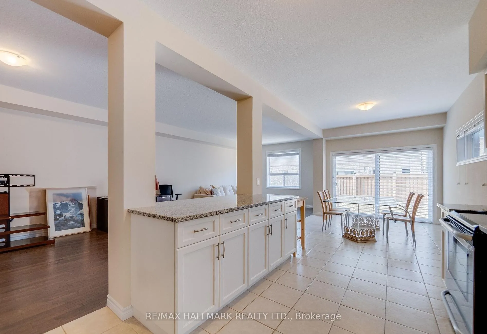 Photo 14 of Unit Upper Bdrm, 11 Burcombe Cross, Guelph, Pineridge/Westminster Woods — HOMEH