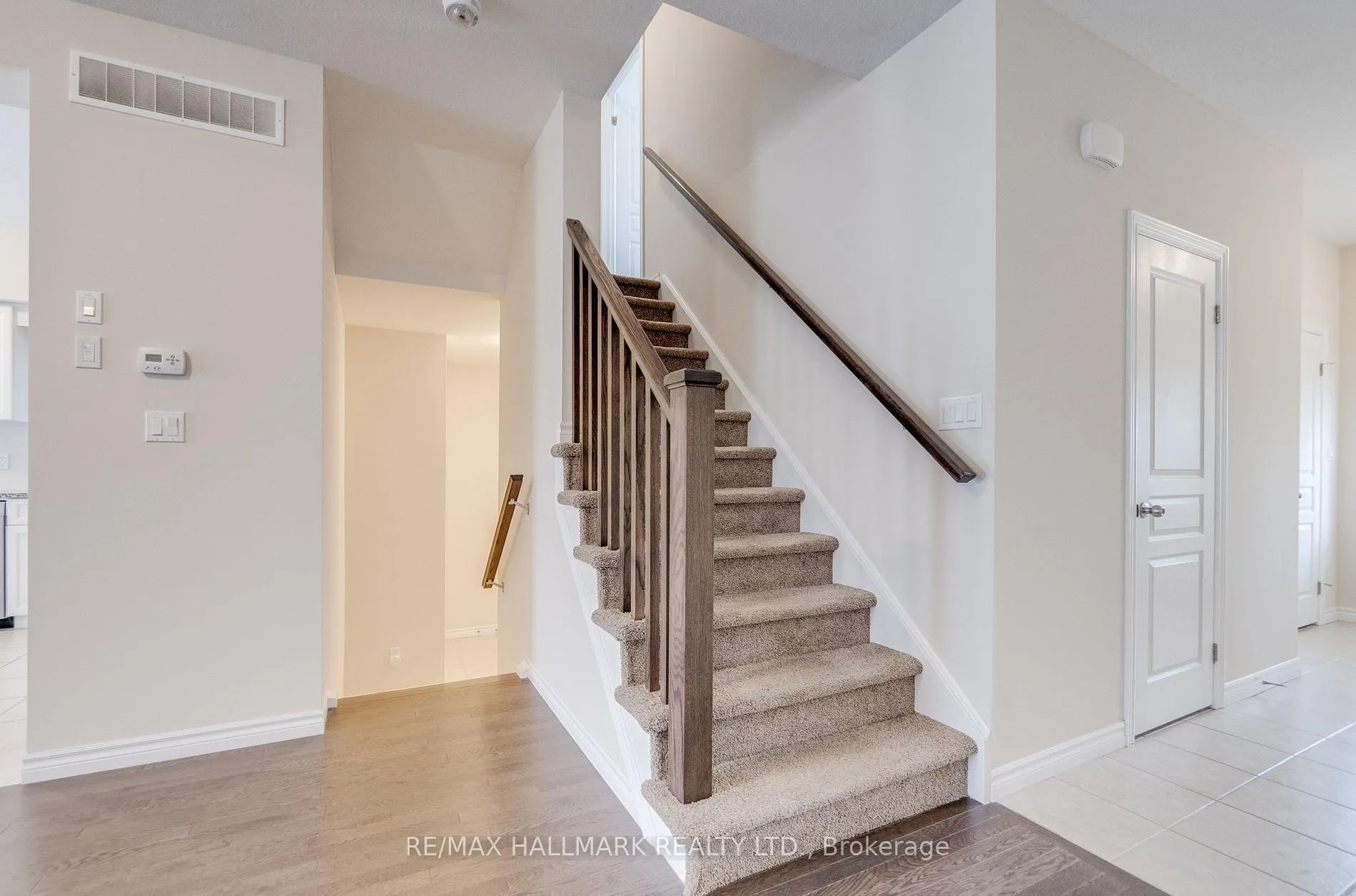 Photo 15 of Unit Upper Bdrm, 11 Burcombe Cross, Guelph, Pineridge/Westminster Woods — HOMEH