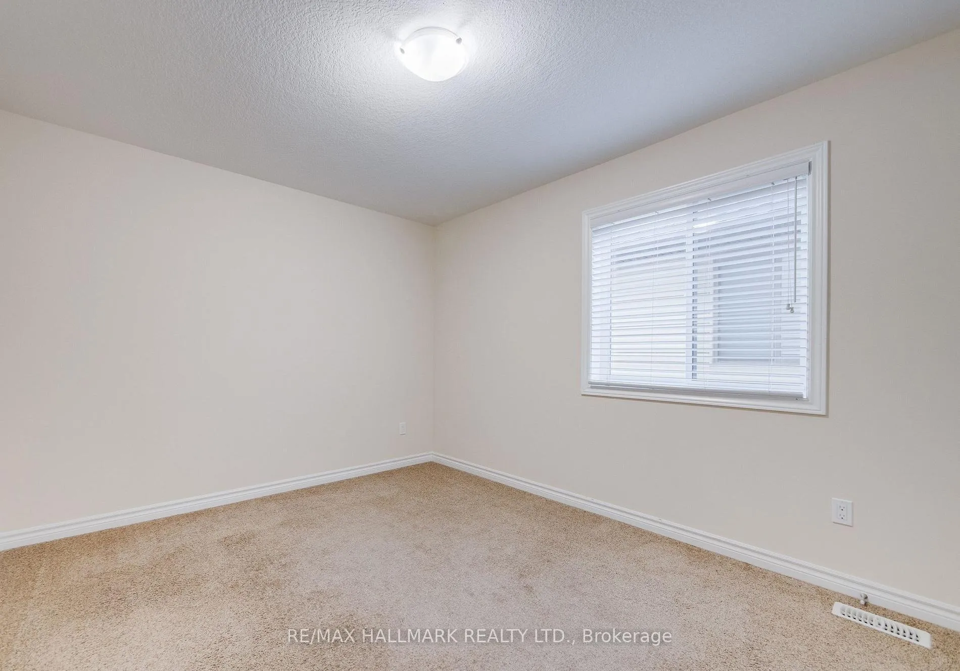 Photo 16 of Unit Upper Bdrm, 11 Burcombe Cross, Guelph, Pineridge/Westminster Woods — HOMEH