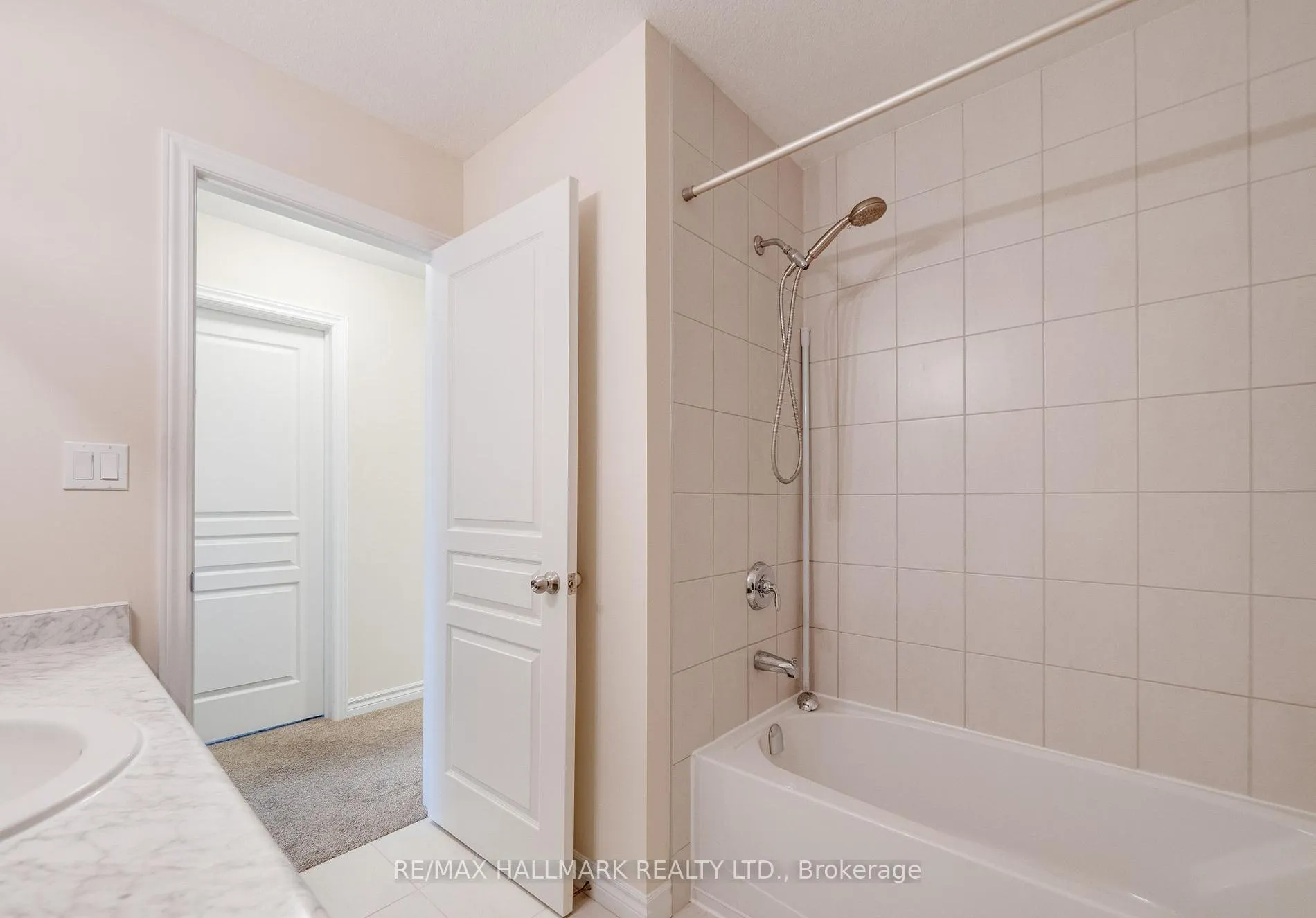 Photo 18 of Unit Upper Bdrm, 11 Burcombe Cross, Guelph, Pineridge/Westminster Woods — HOMEH