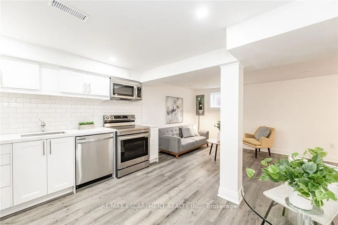 Photo 6 of Unit B, 476 Ferguson Avenue, Hamilton, North End — HOMEH