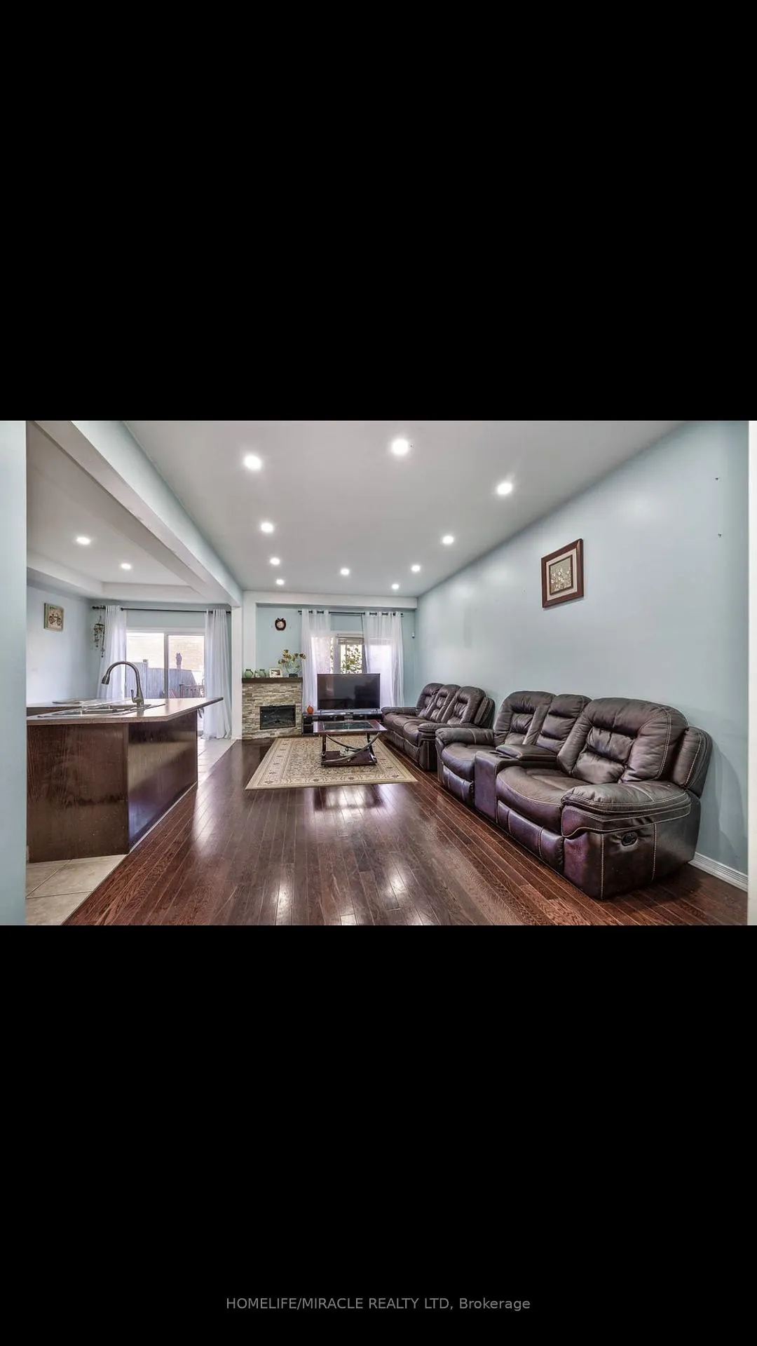 Photo 5 of 137 Palacebeach Trail, Hamilton, Lakeshore — HOMEH