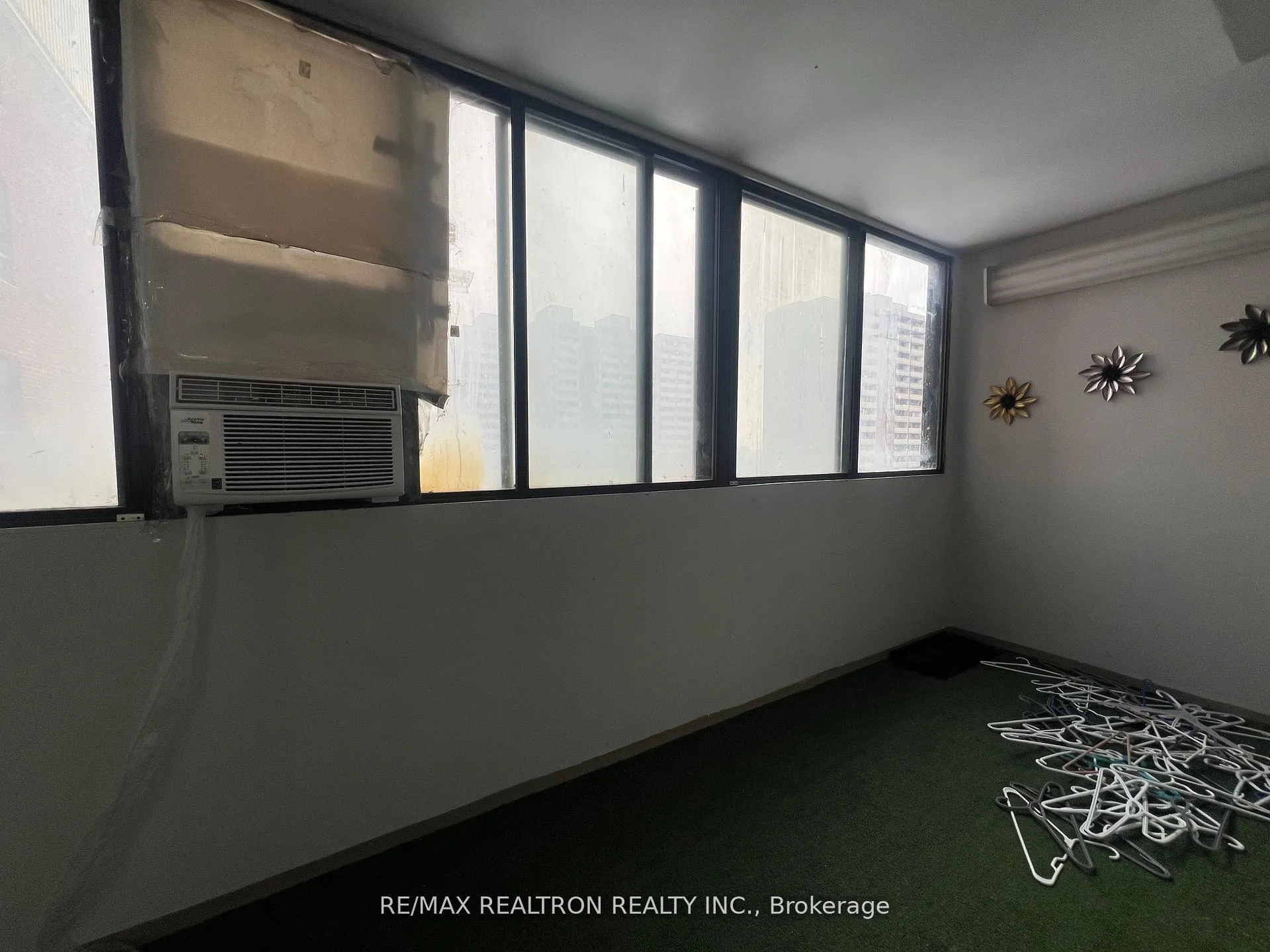 Photo 10 of Unit 1811, 5 Massey Square, Toronto, Crescent Town — HOMEH