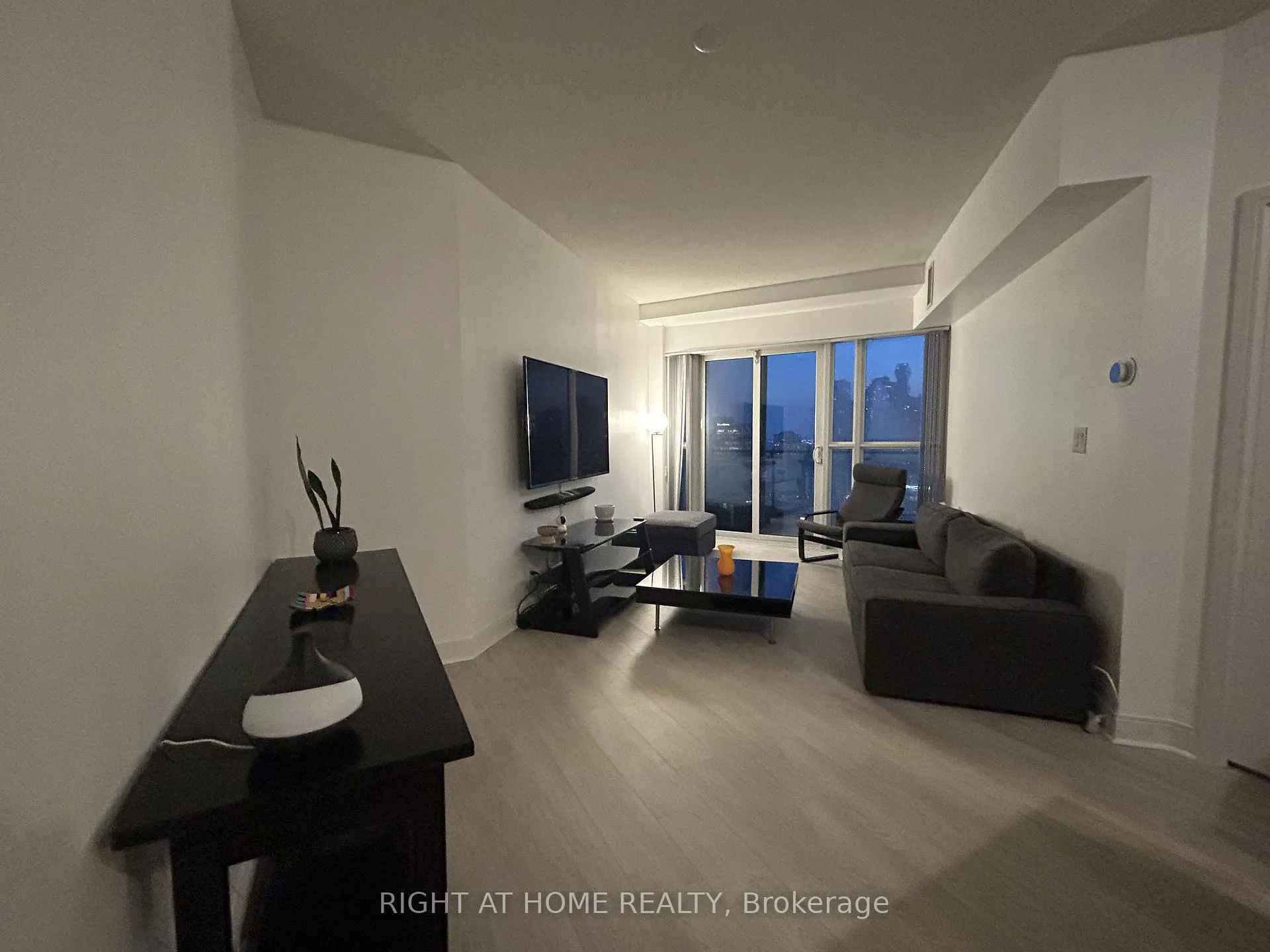 Photo 4 of Unit 1806, 50 Absolute Avenue, Mississauga, City Centre — HOMEH