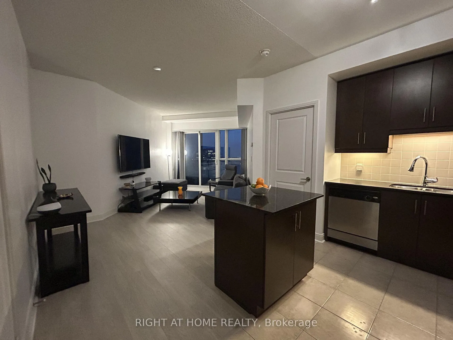 Photo 5 of Unit 1806, 50 Absolute Avenue, Mississauga, City Centre — HOMEH