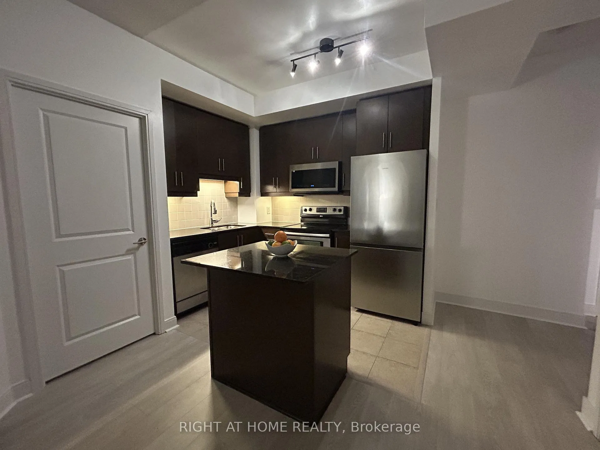 Photo 6 of Unit 1806, 50 Absolute Avenue, Mississauga, City Centre — HOMEH