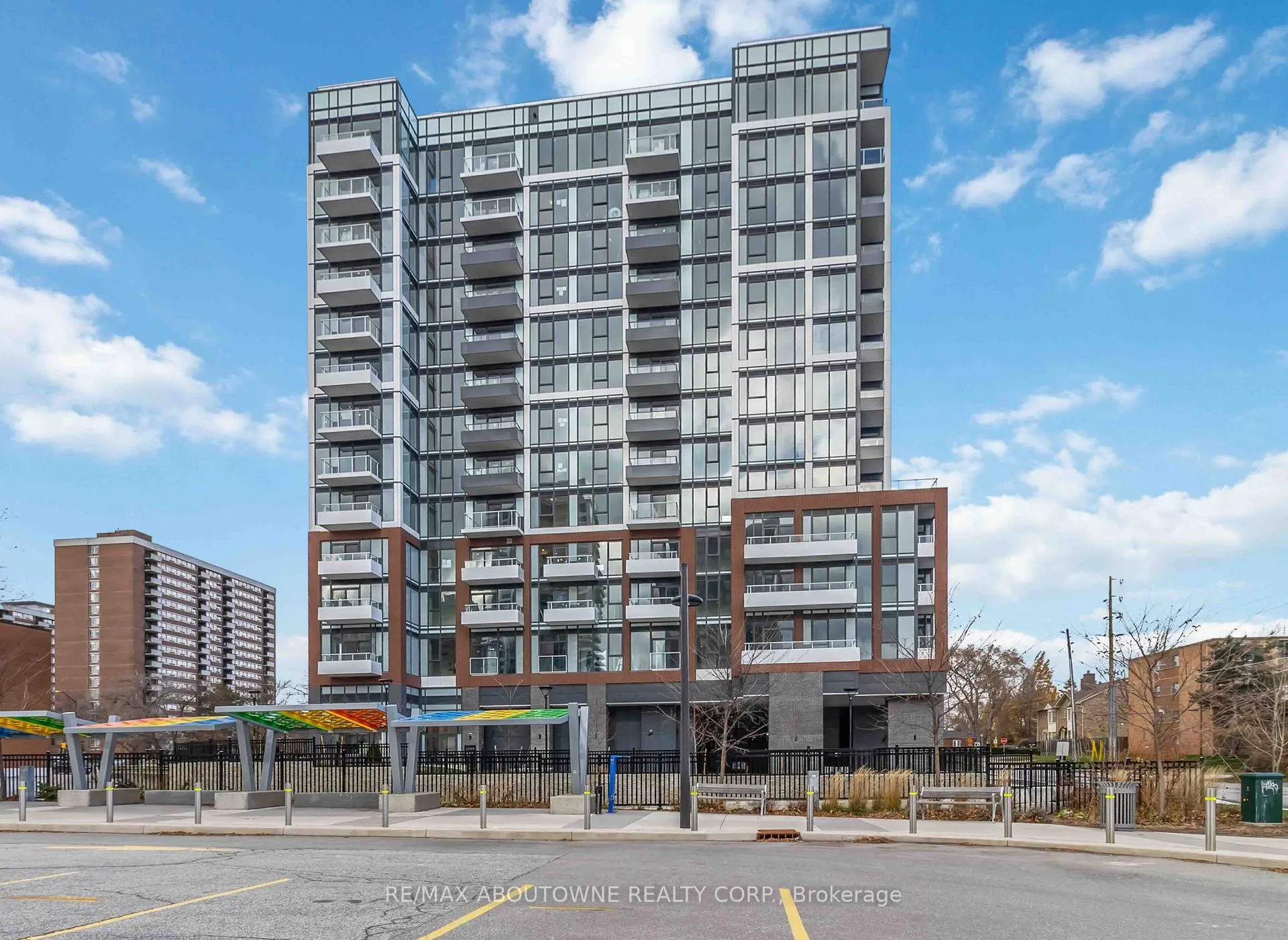 Front of Unit 909, 2088 James Street