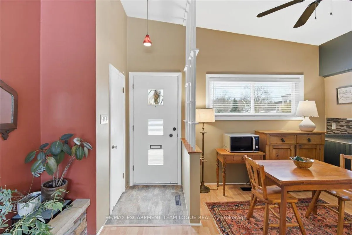 Photo 3 of 354 Arden Crescent, Burlington, Shoreacres — HOMEH