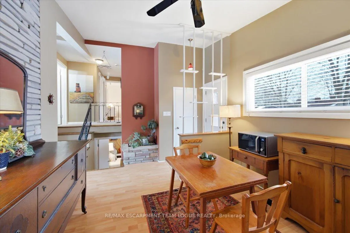 Photo 4 of 354 Arden Crescent, Burlington, Shoreacres — HOMEH