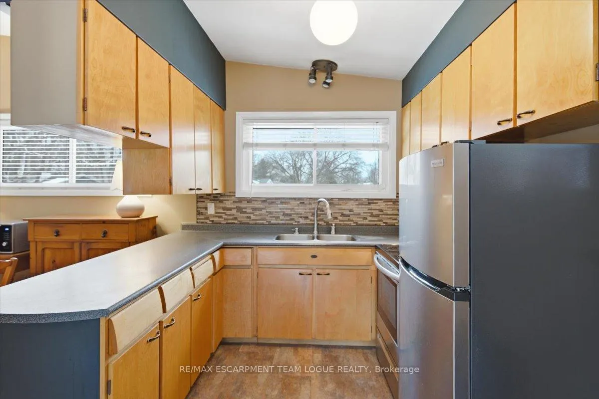 Photo 7 of 354 Arden Crescent, Burlington, Shoreacres — HOMEH