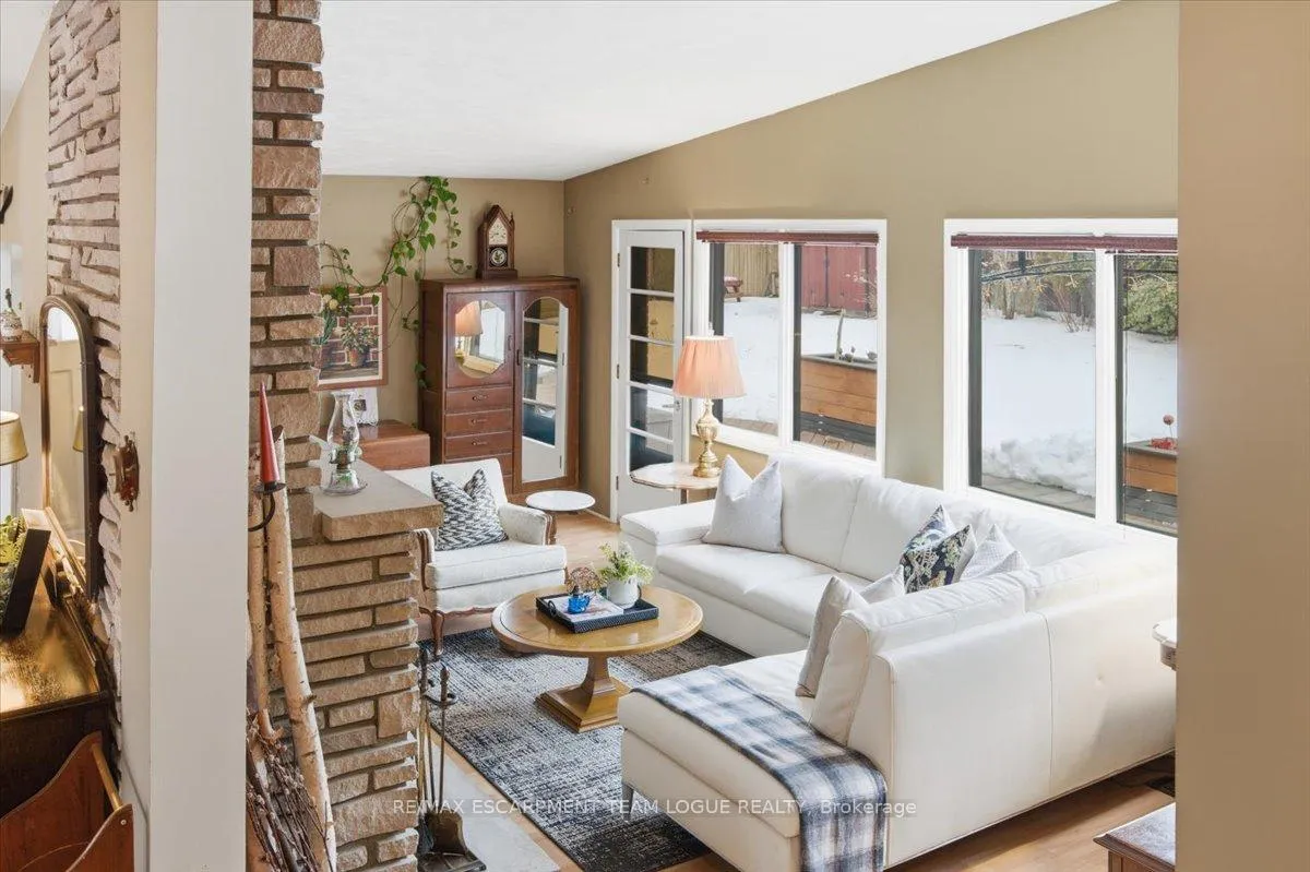 Photo 10 of 354 Arden Crescent, Burlington, Shoreacres — HOMEH