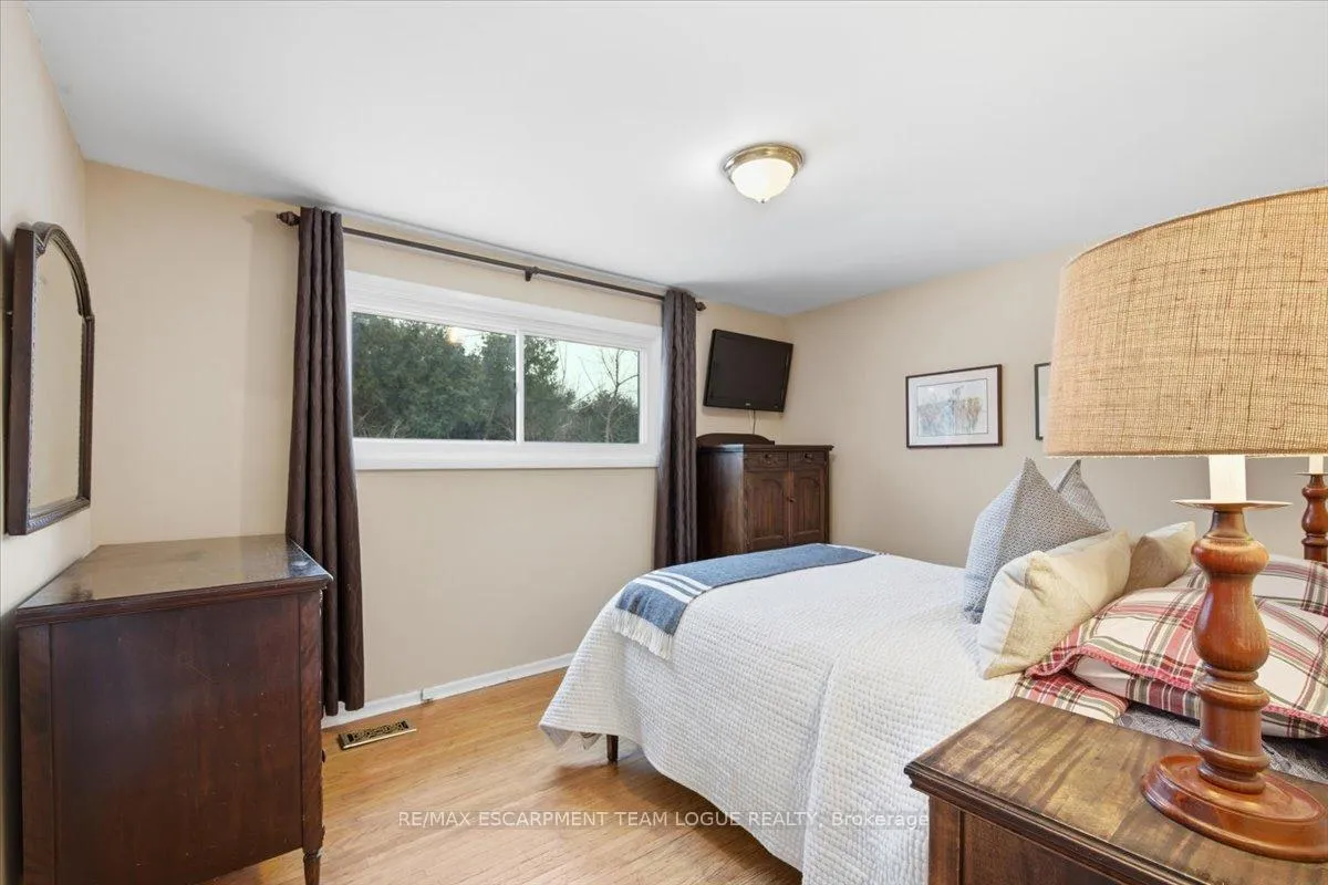 Photo 16 of 354 Arden Crescent, Burlington, Shoreacres — HOMEH