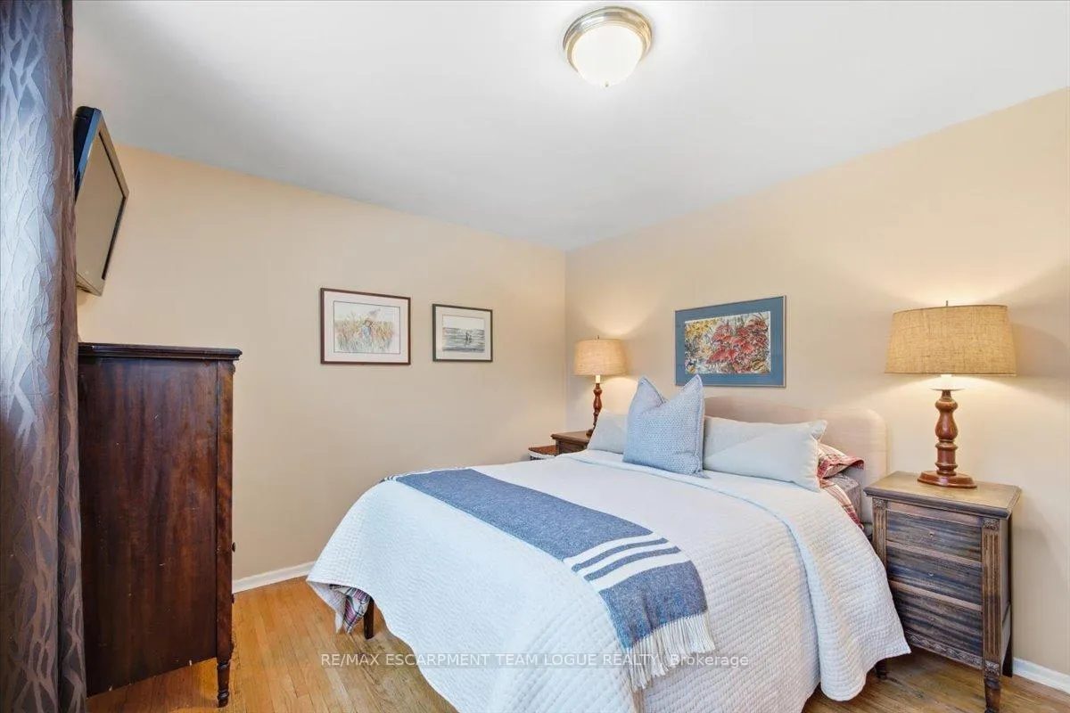 Photo 17 of 354 Arden Crescent, Burlington, Shoreacres — HOMEH