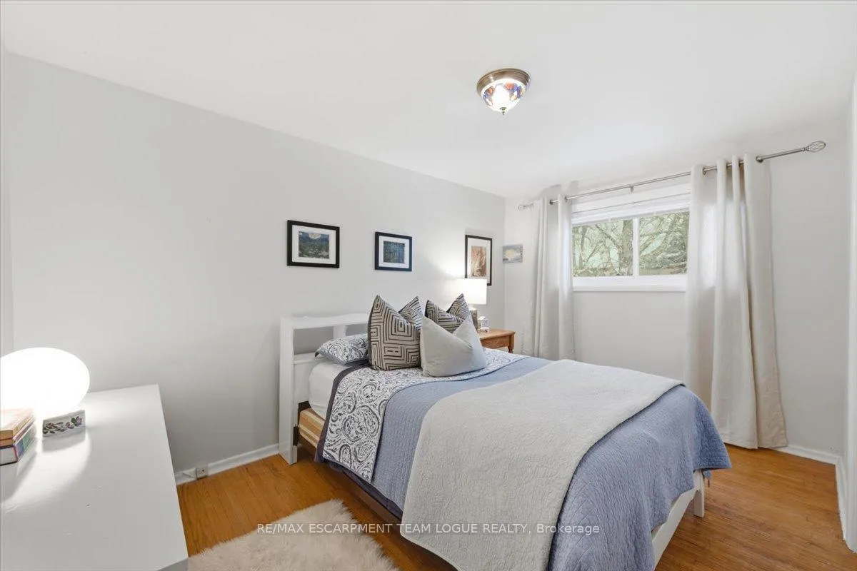 Photo 18 of 354 Arden Crescent, Burlington, Shoreacres — HOMEH