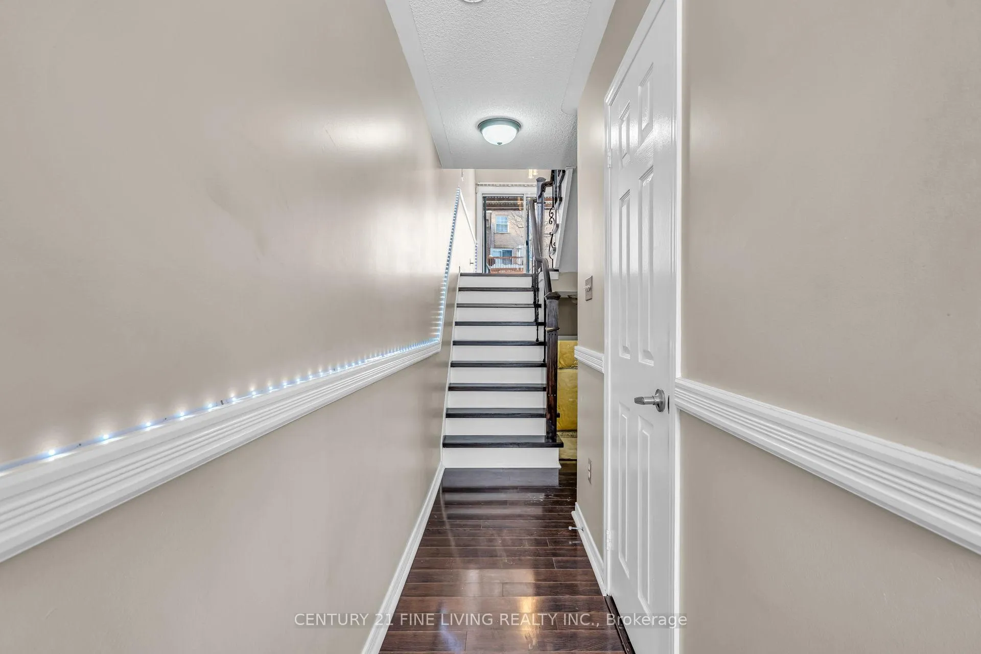 Photo 4 of 209 Provincial Place, Brampton, Northgate — HOMEH