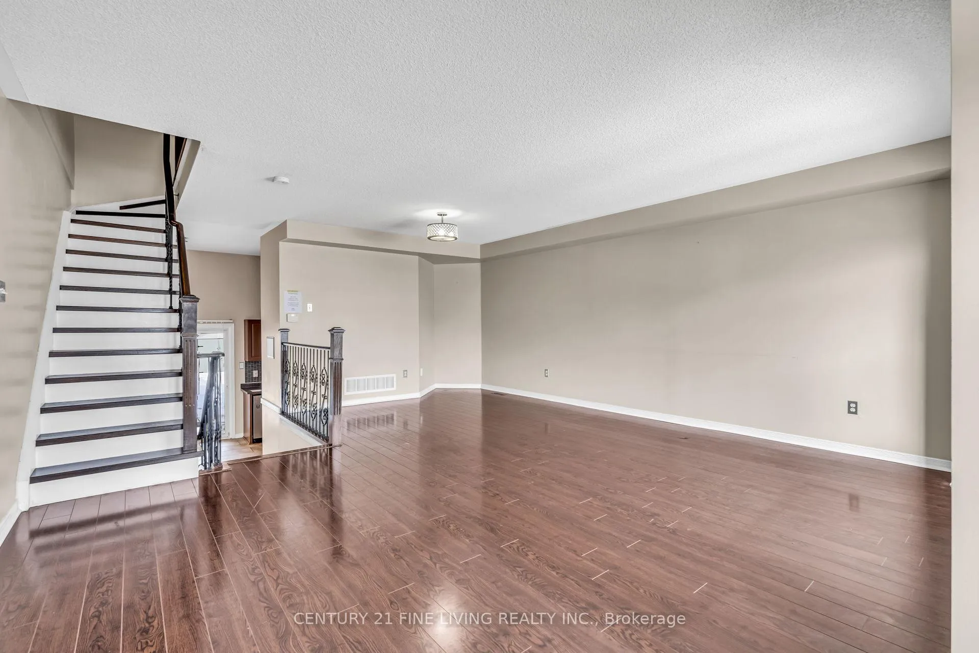 Photo 5 of 209 Provincial Place, Brampton, Northgate — HOMEH