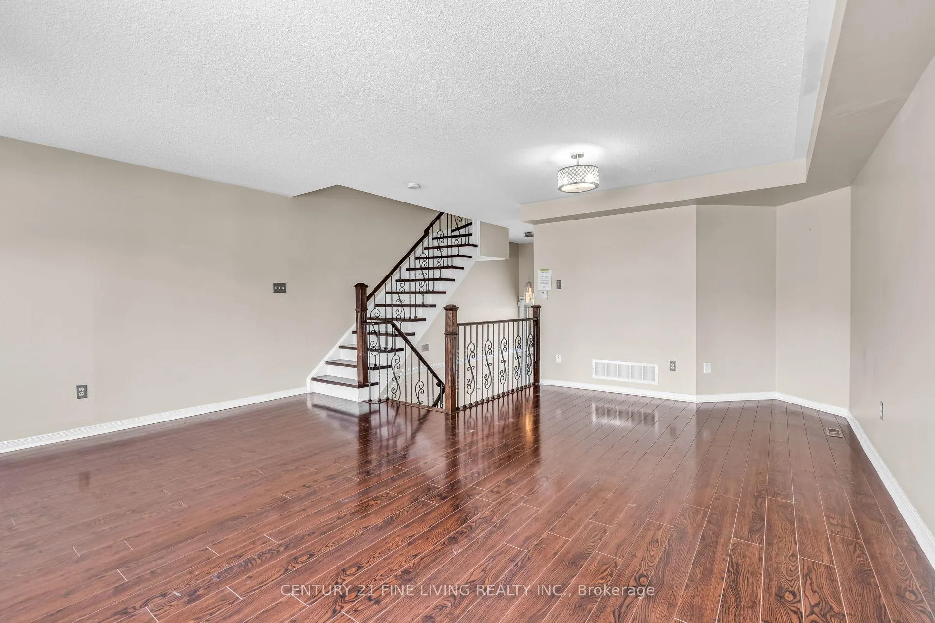 Photo 10 of 209 Provincial Place, Brampton, Northgate — HOMEH