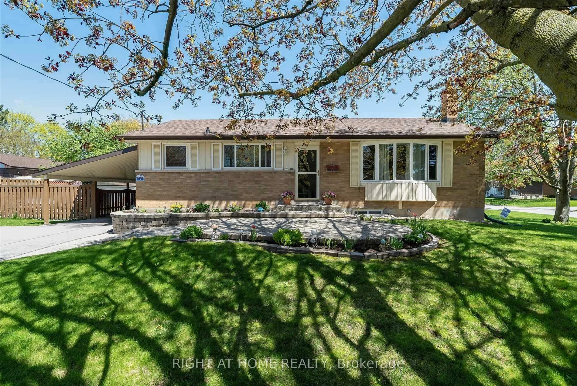 Photo 1 of Unit Main Floor, 5 Parkway Crescent, Clarington, Bowmanville — HOMEH