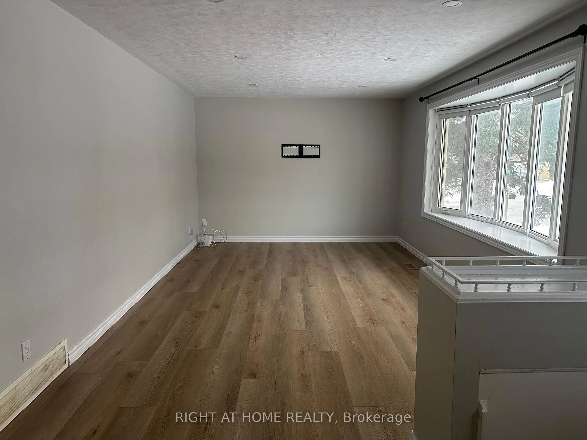 Photo 4 of Unit Main Floor, 5 Parkway Crescent, Clarington, Bowmanville — HOMEH