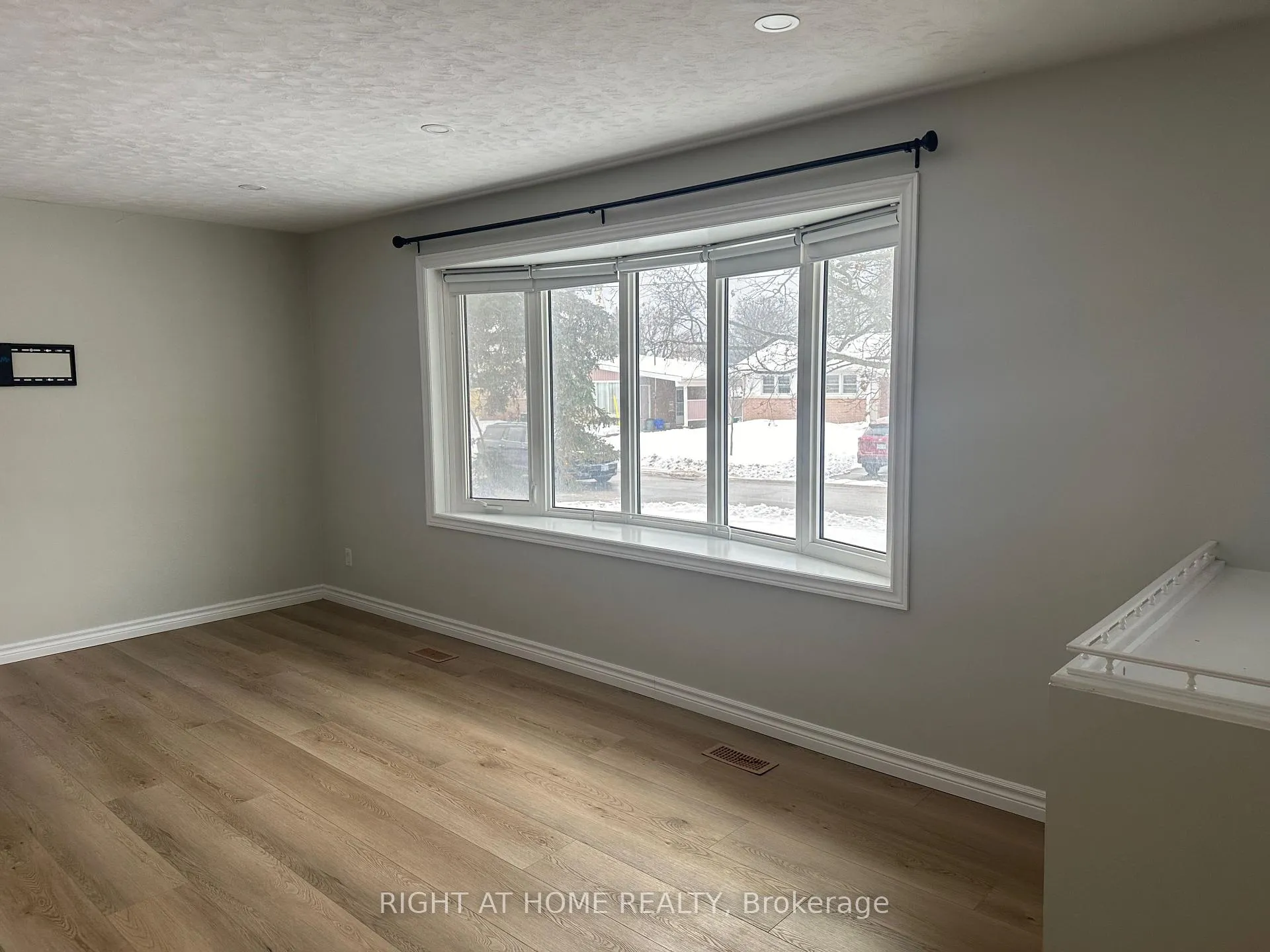 Photo 6 of Unit Main Floor, 5 Parkway Crescent, Clarington, Bowmanville — HOMEH