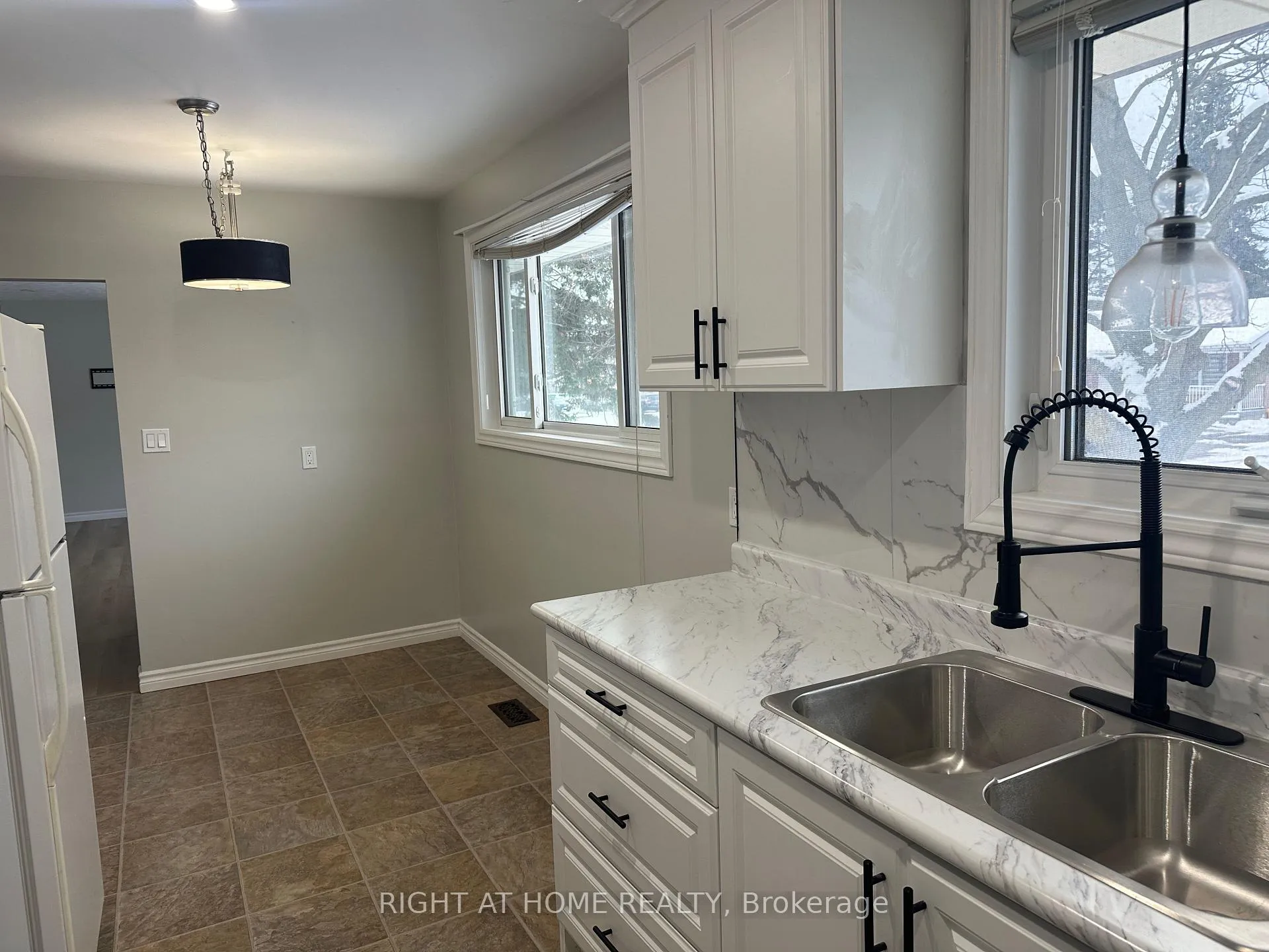 Photo 7 of Unit Main Floor, 5 Parkway Crescent, Clarington, Bowmanville — HOMEH