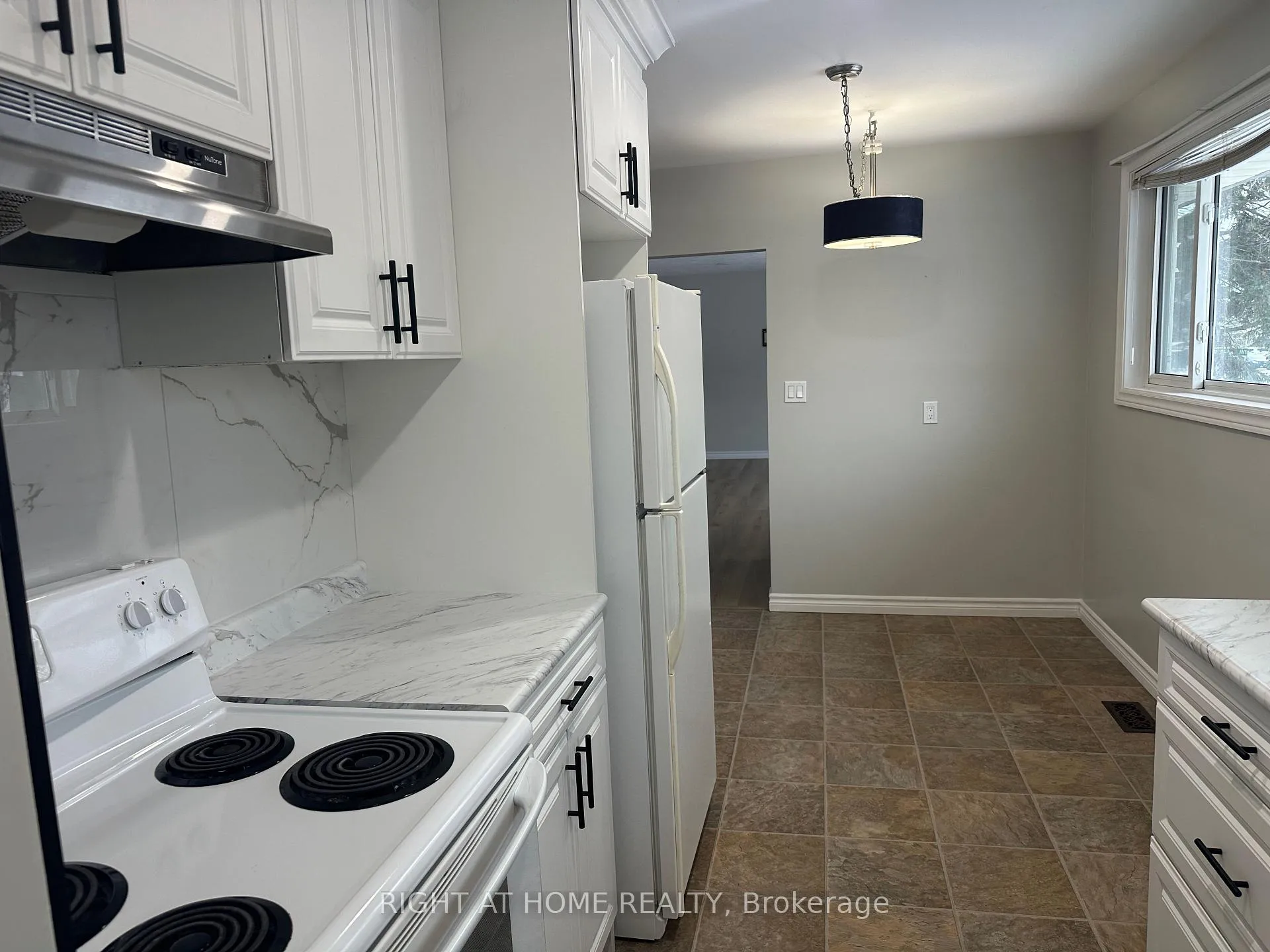 Photo 8 of Unit Main Floor, 5 Parkway Crescent, Clarington, Bowmanville — HOMEH
