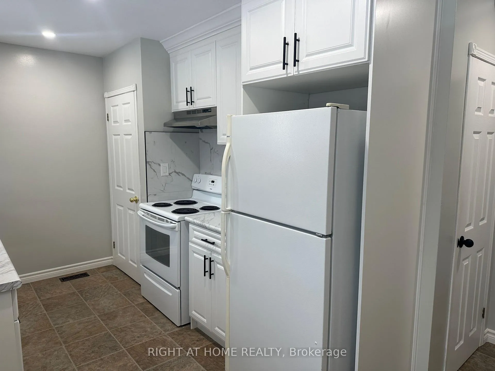 Photo 11 of Unit Main Floor, 5 Parkway Crescent, Clarington, Bowmanville — HOMEH