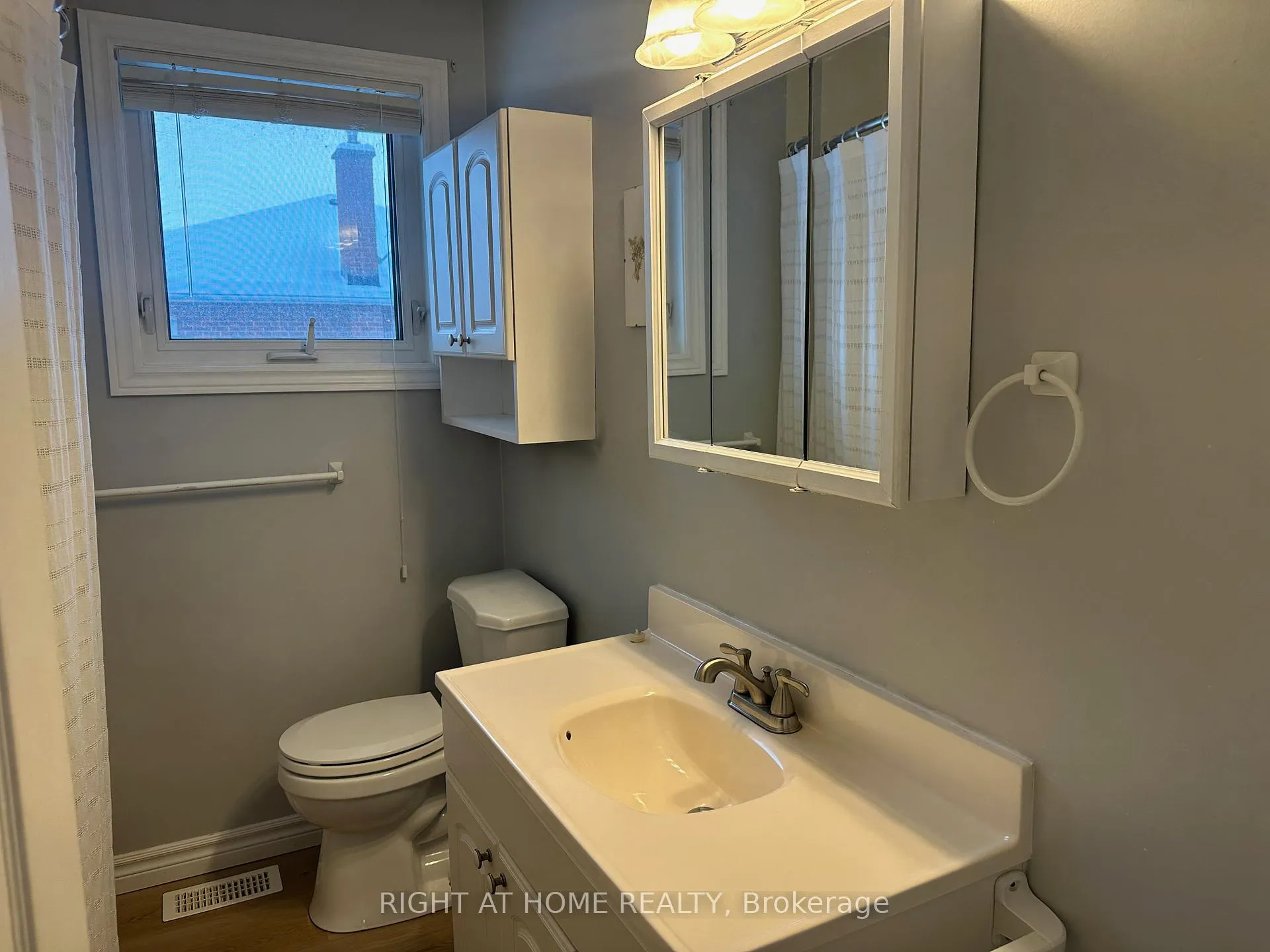 Photo 13 of Unit Main Floor, 5 Parkway Crescent, Clarington, Bowmanville — HOMEH