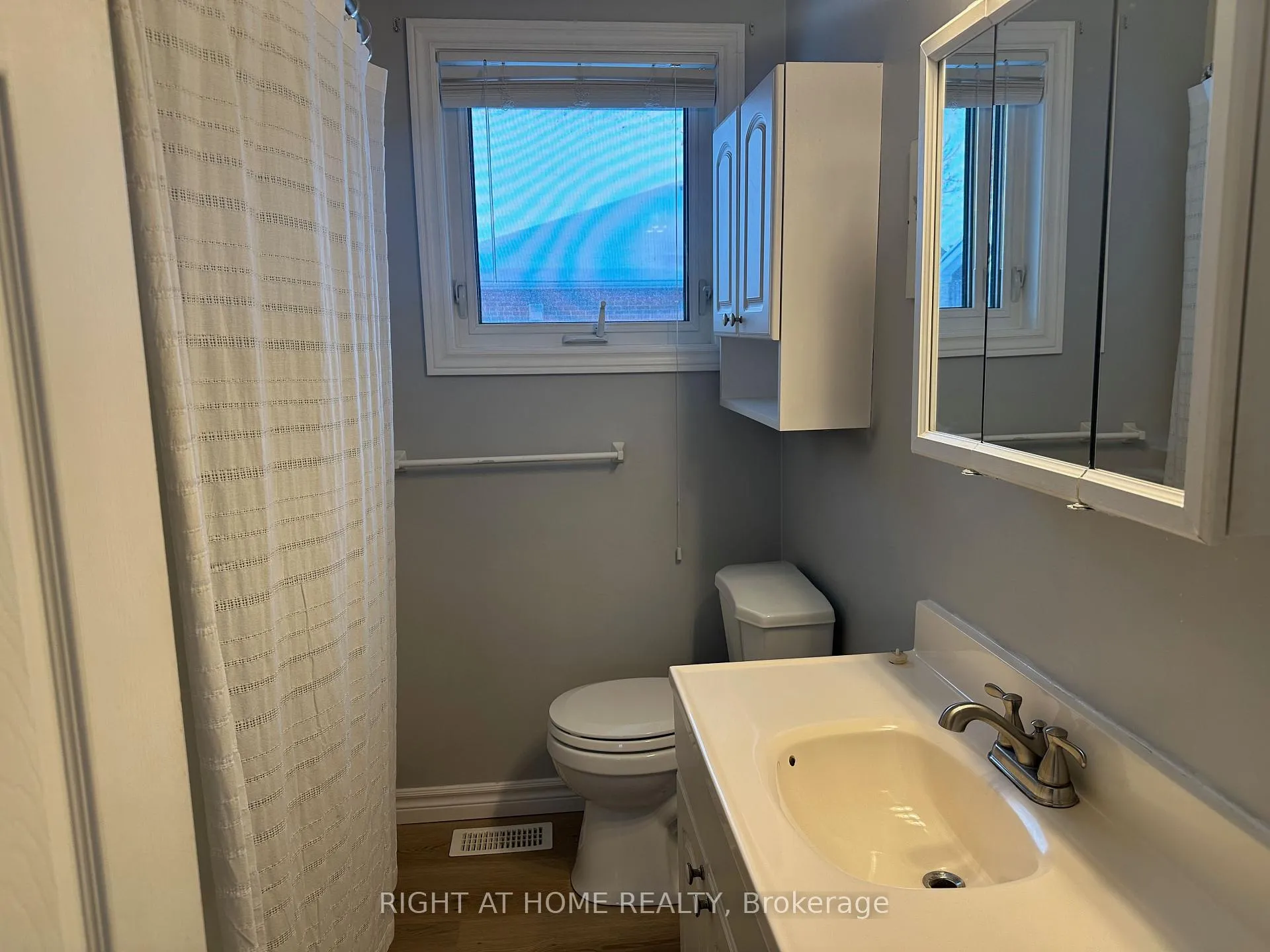 Photo 14 of Unit Main Floor, 5 Parkway Crescent, Clarington, Bowmanville — HOMEH