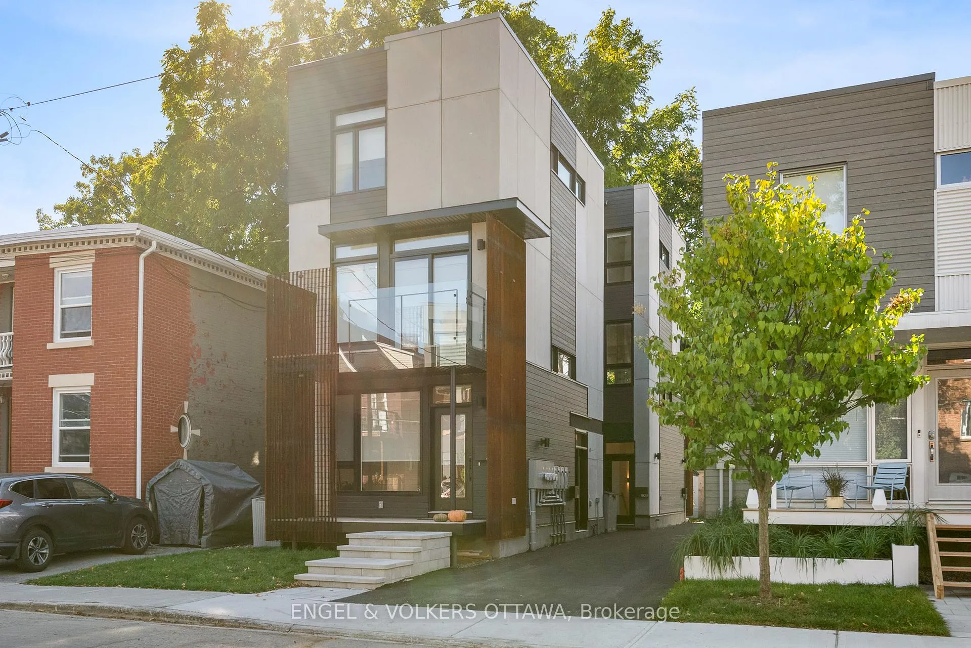 Photo 2 of Unit B, 90 Hamilton Avenue, Ottawa, Ottawa West/Tunneys Pasture — HOMEH