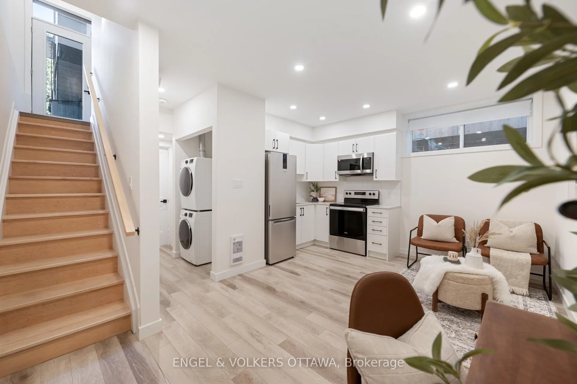 Photo 5 of Unit B, 90 Hamilton Avenue, Ottawa, Ottawa West/Tunneys Pasture — HOMEH