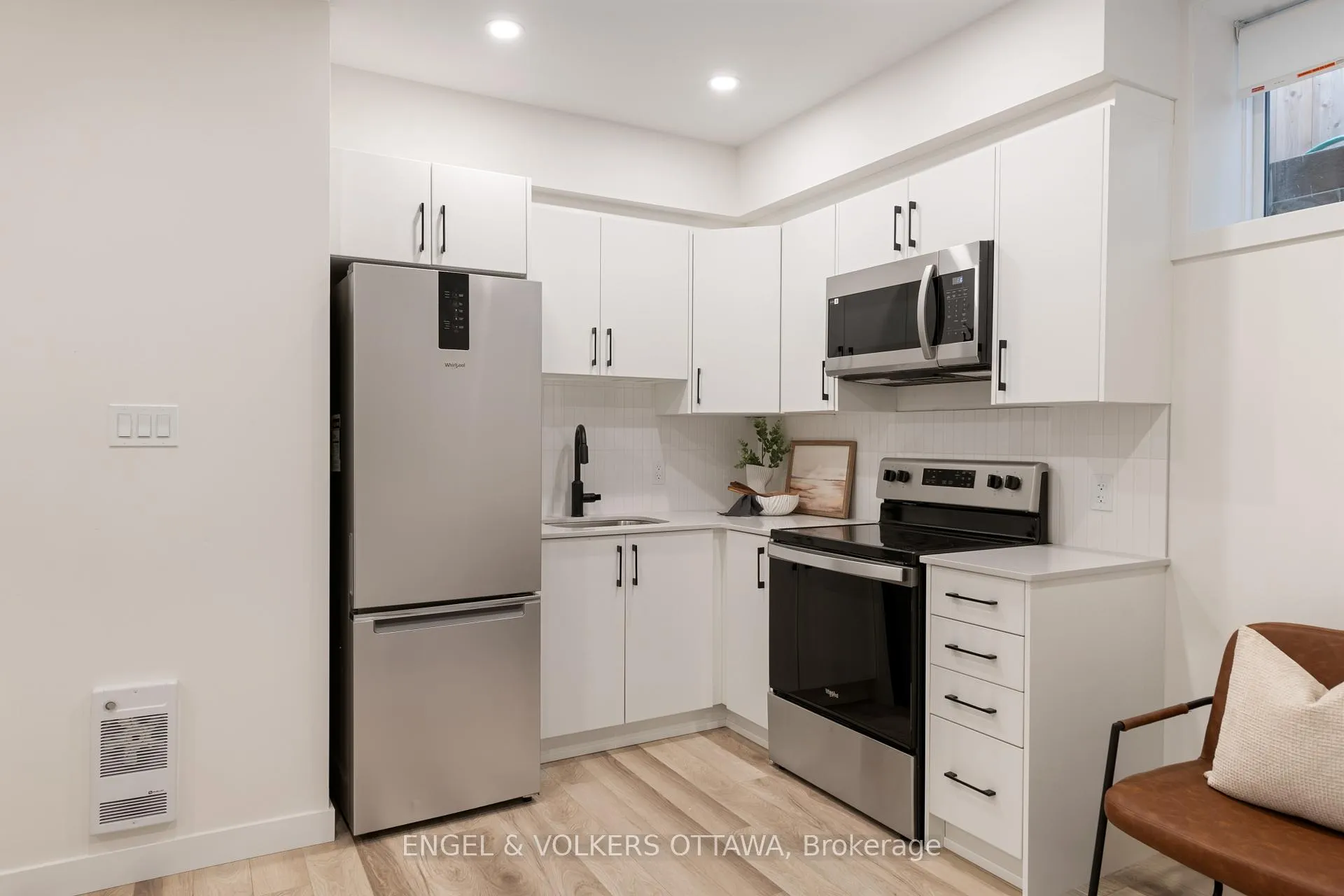 Photo 12 of Unit B, 90 Hamilton Avenue, Ottawa, Ottawa West/Tunneys Pasture — HOMEH