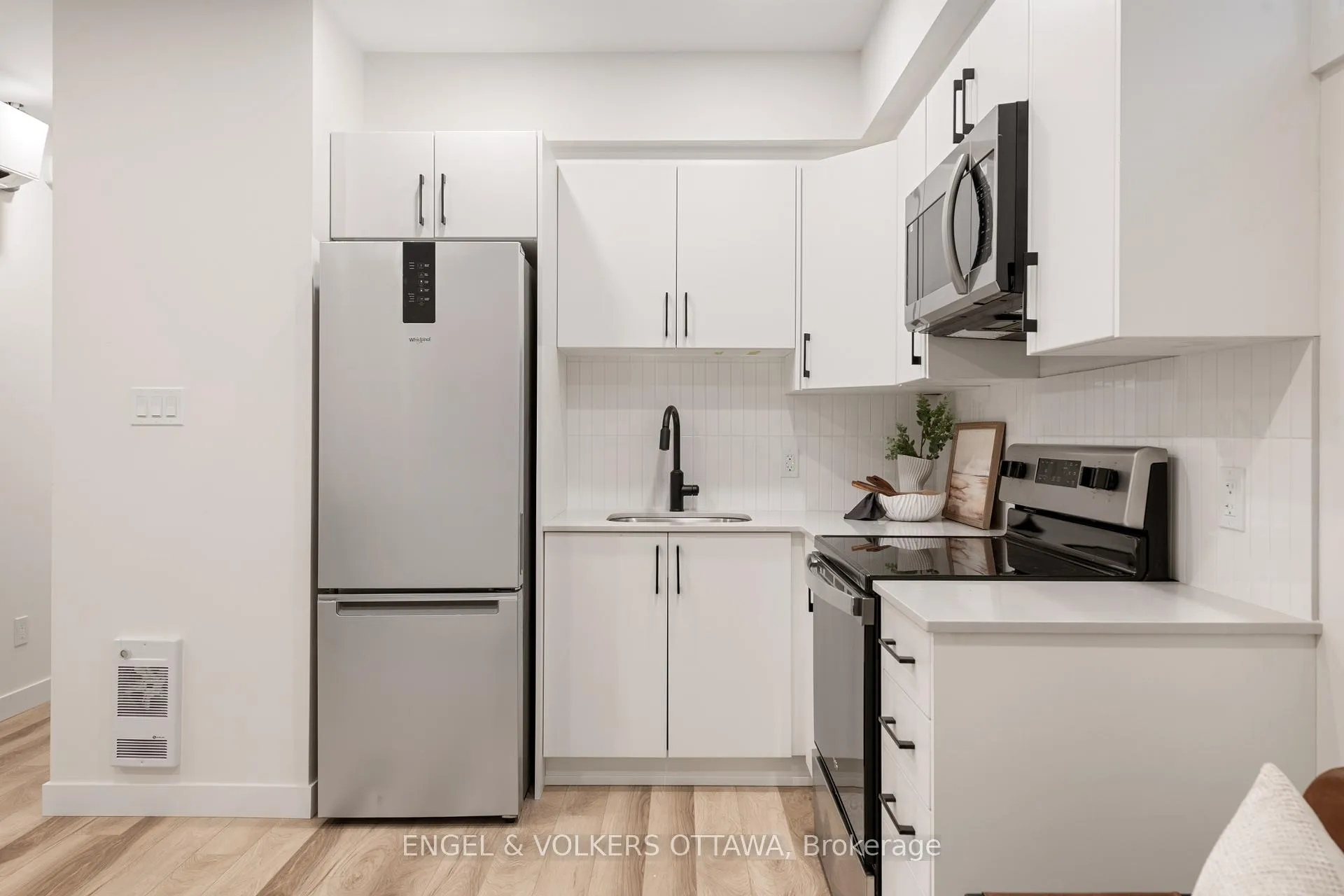 Photo 13 of Unit B, 90 Hamilton Avenue, Ottawa, Ottawa West/Tunneys Pasture — HOMEH