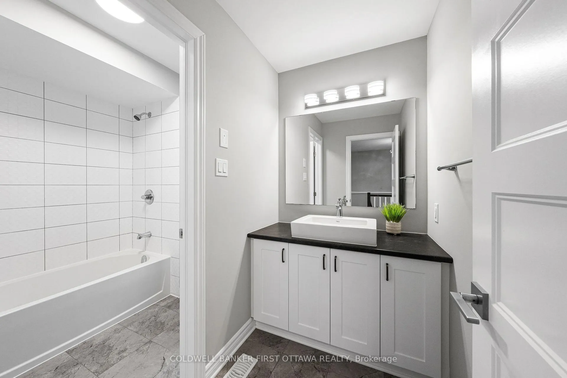 Photo 37 of 426 Warmstone Drive, Ottawa, Stittsville (North) — HOMEH