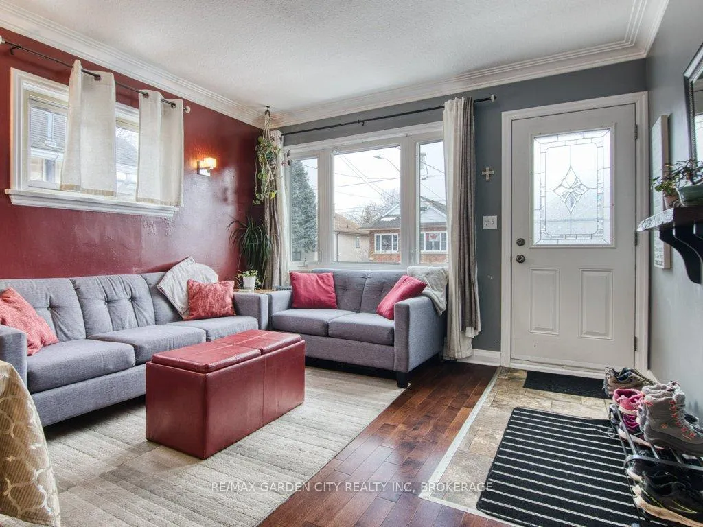 Photo 6 of 28 Charles Avenue, St. Catharines, Facer — HOMEH