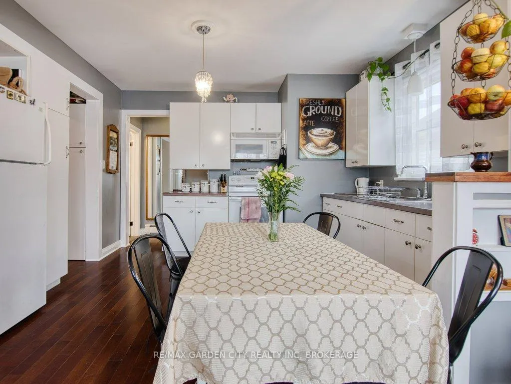 Photo 8 of 28 Charles Avenue, St. Catharines, Facer — HOMEH