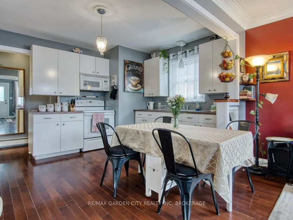Photo 9 of 28 Charles Avenue, St. Catharines, Facer — HOMEH
